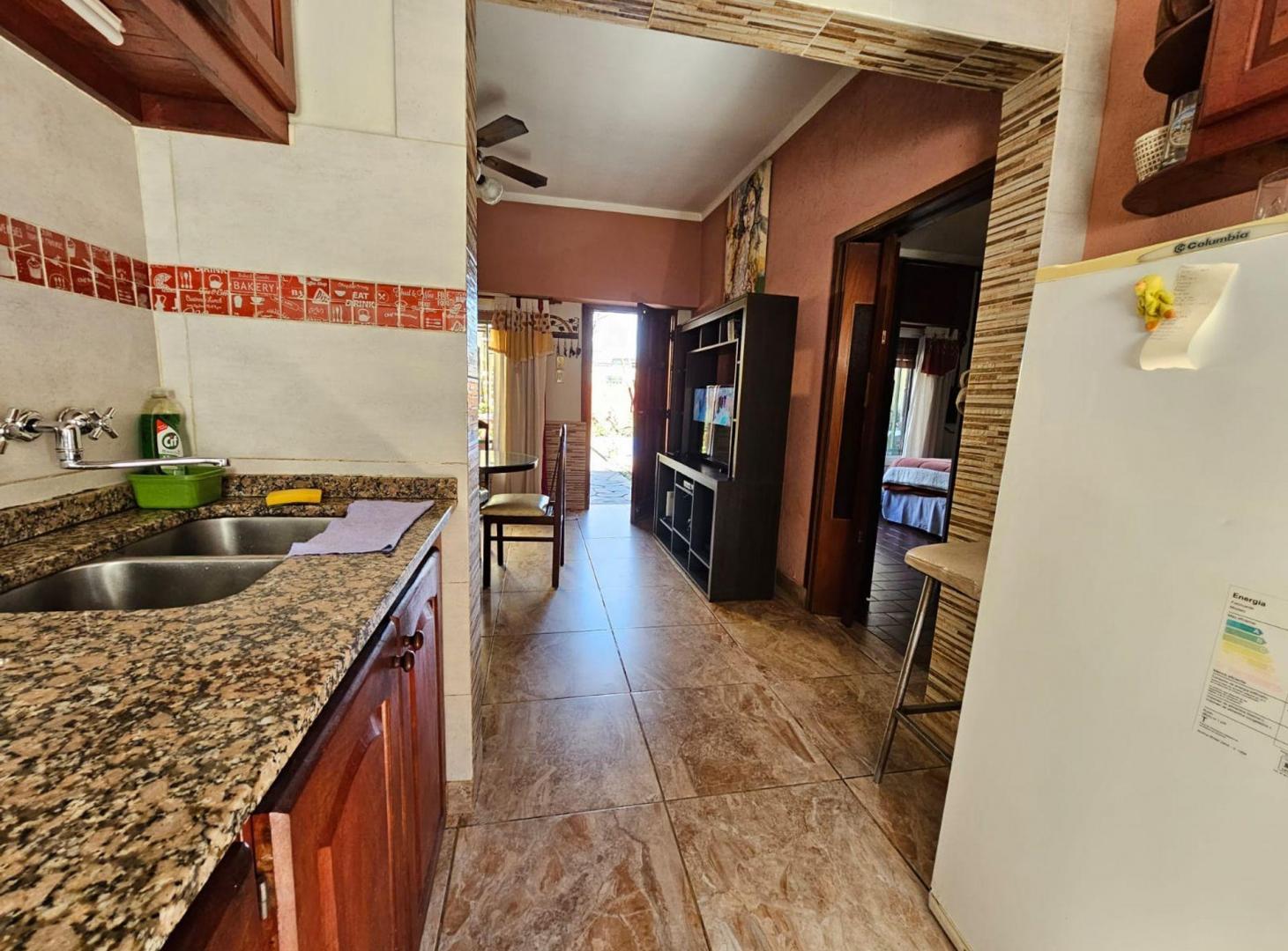 Foto de Venta Casa 3 ambientes en Isidro Casanova, imagen 2