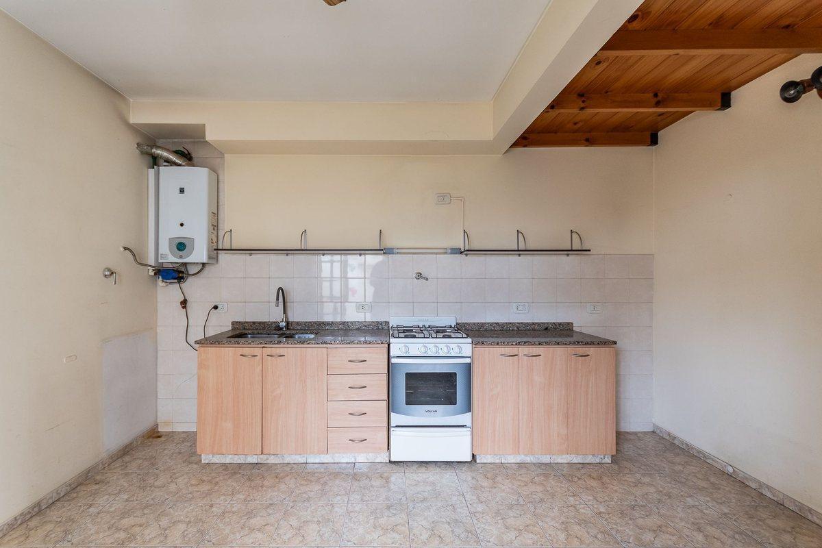 Foto de Venta Ph 2 ambientes con patio Lomas del mirador, imagen 2