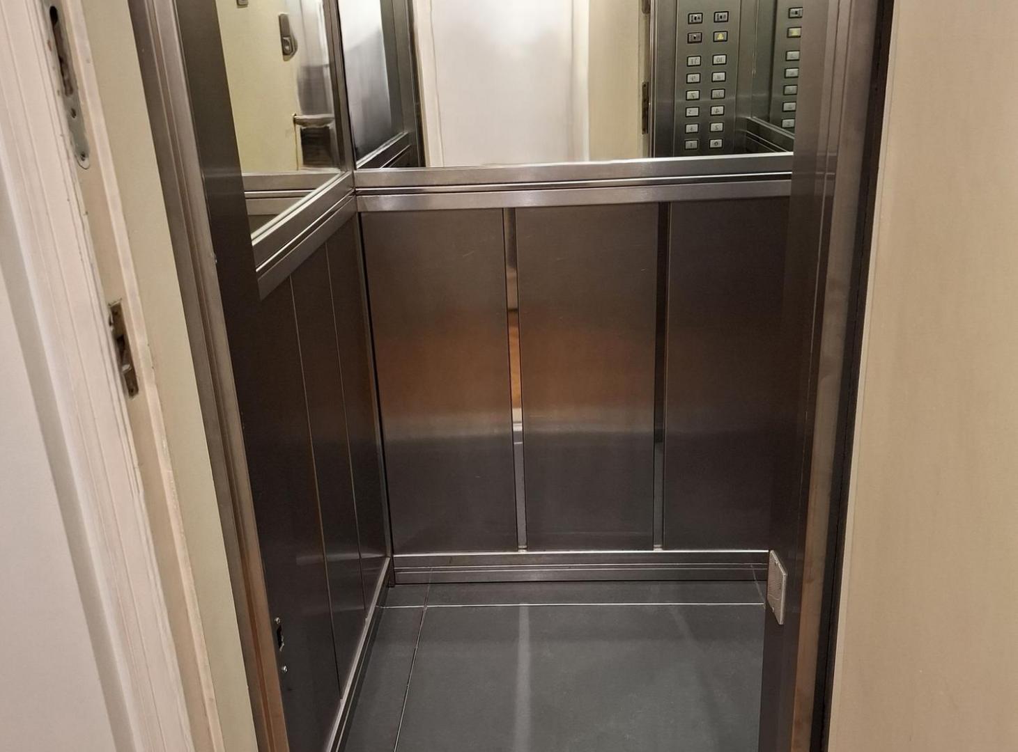 Foto de Venta excelente piso de 6 ambientes en Recoleta, imagen 1