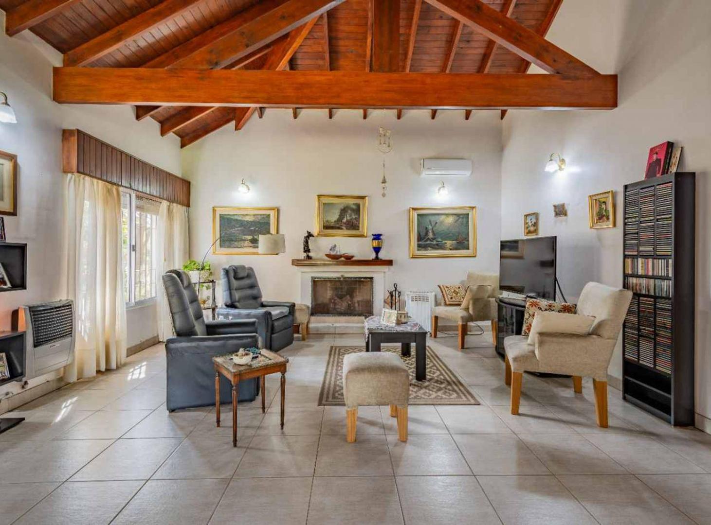 Foto de Venta Casa 3 amb + Quincho y pileta en EL CAZADOR, imagen 1