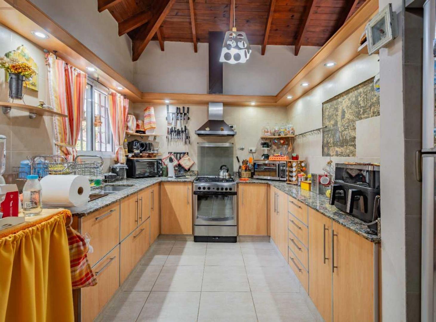 Foto de Venta Casa 3 amb + Quincho y pileta en EL CAZADOR, imagen 5