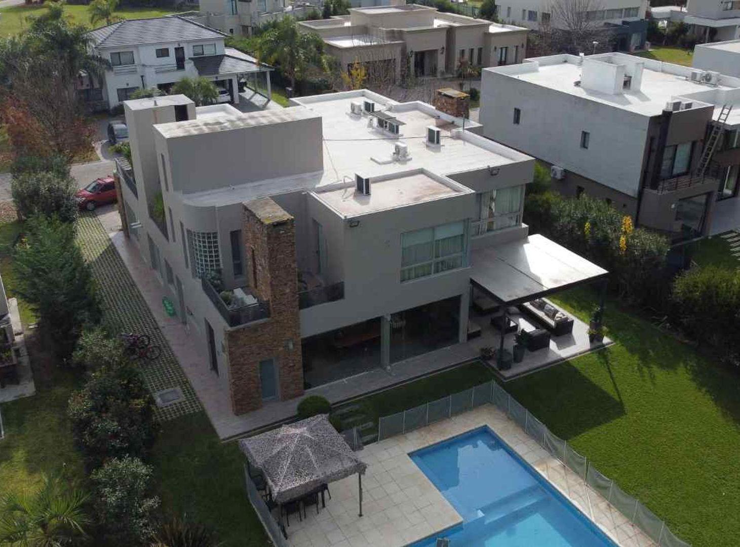 VENTA CASA 8 AMBIENTES VALVEDEZ BARRIO PRIVADO