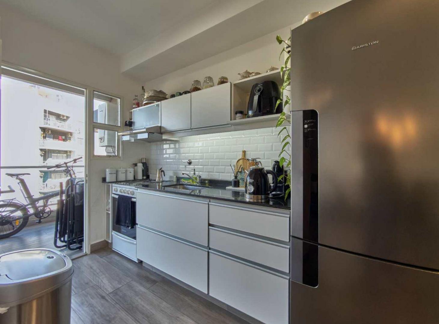 Foto de Venta 2 amb impecable c/cochera, Villa Del Parque, imagen 2