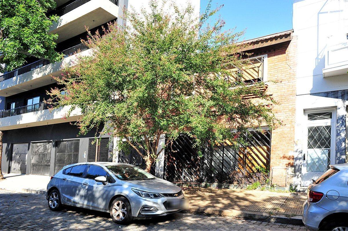 Foto de CASA 4 amb en VENTA en FLORES y terraza + ESTUDIO, imagen 3