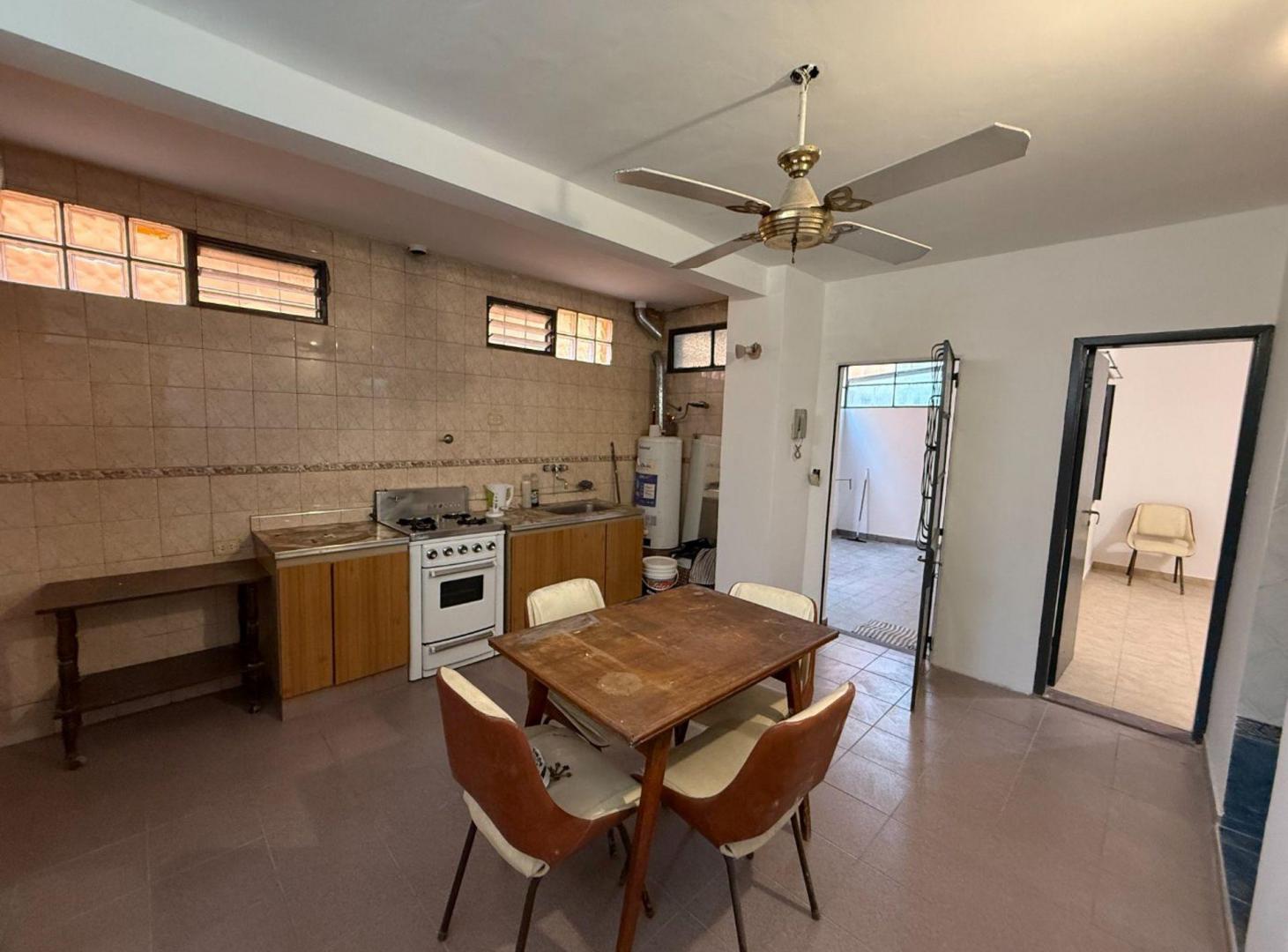 Foto de VENTA PH DE 3 AMB RECICLADO PATIO Y FUTURA TERRAZA, imagen 1