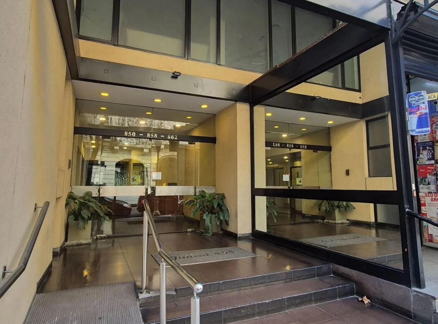 Foto de Venta Monoambiente en Retiro piso 9 sobre Juncal, imagen 1