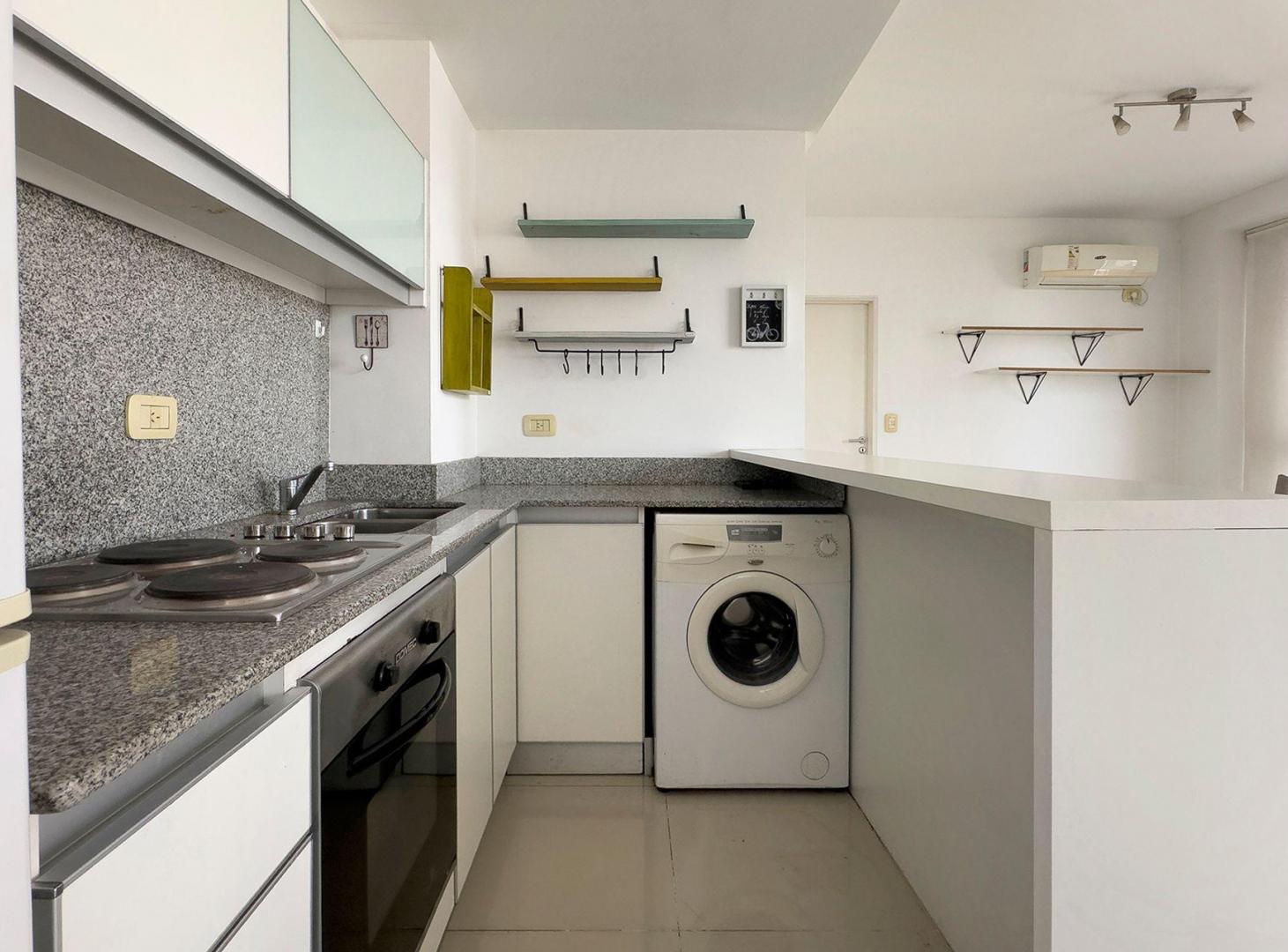 Foto de VENTA 2 AMBIENTES BARRIO NORTE LUMINOSO PISO 13, imagen 3