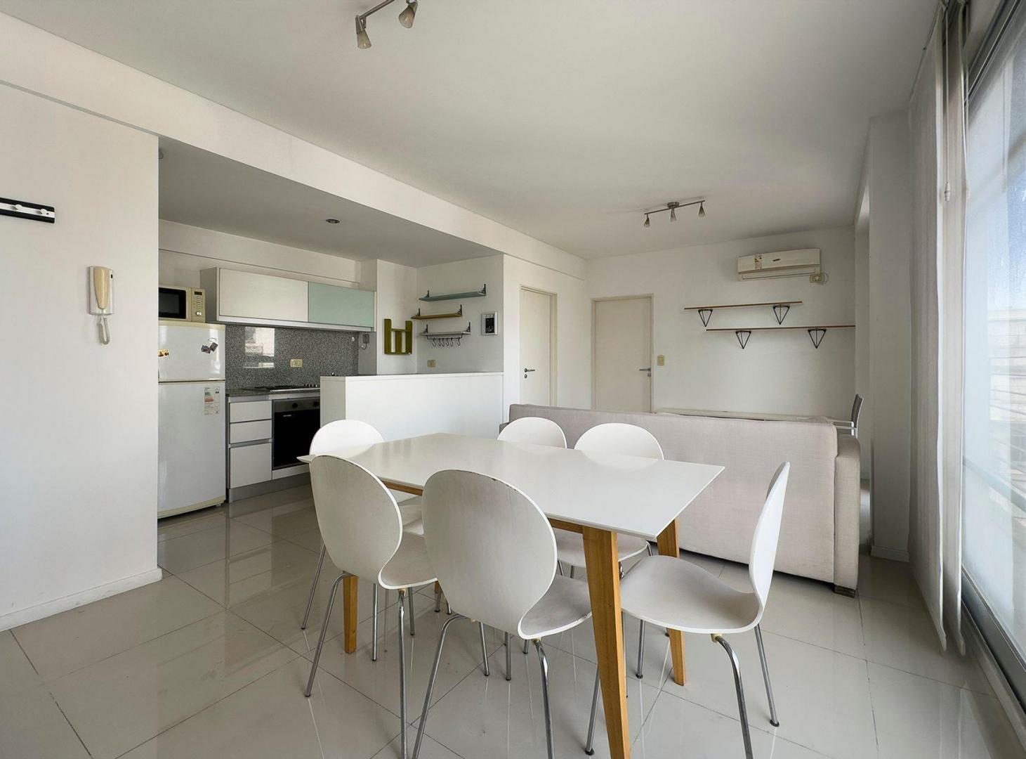 Foto de VENTA 2 AMBIENTES BARRIO NORTE LUMINOSO PISO 13, imagen 2