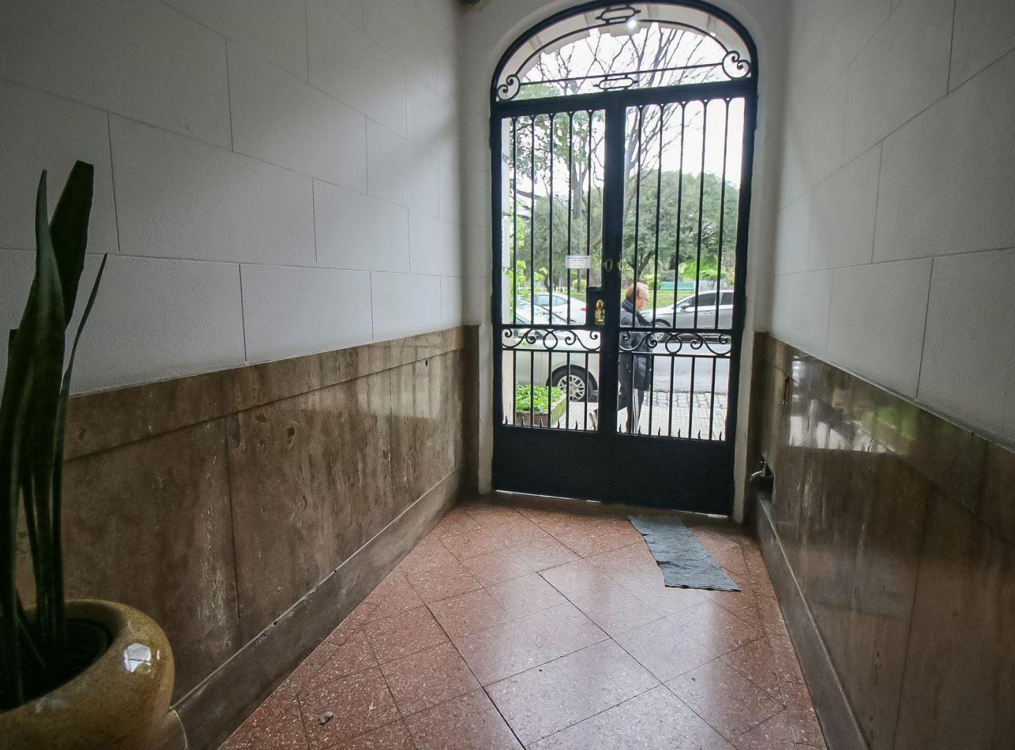 Foto de VENTA PH 2 AMBIENTES CON PATIO PARQUE CHACABUCO, imagen 1