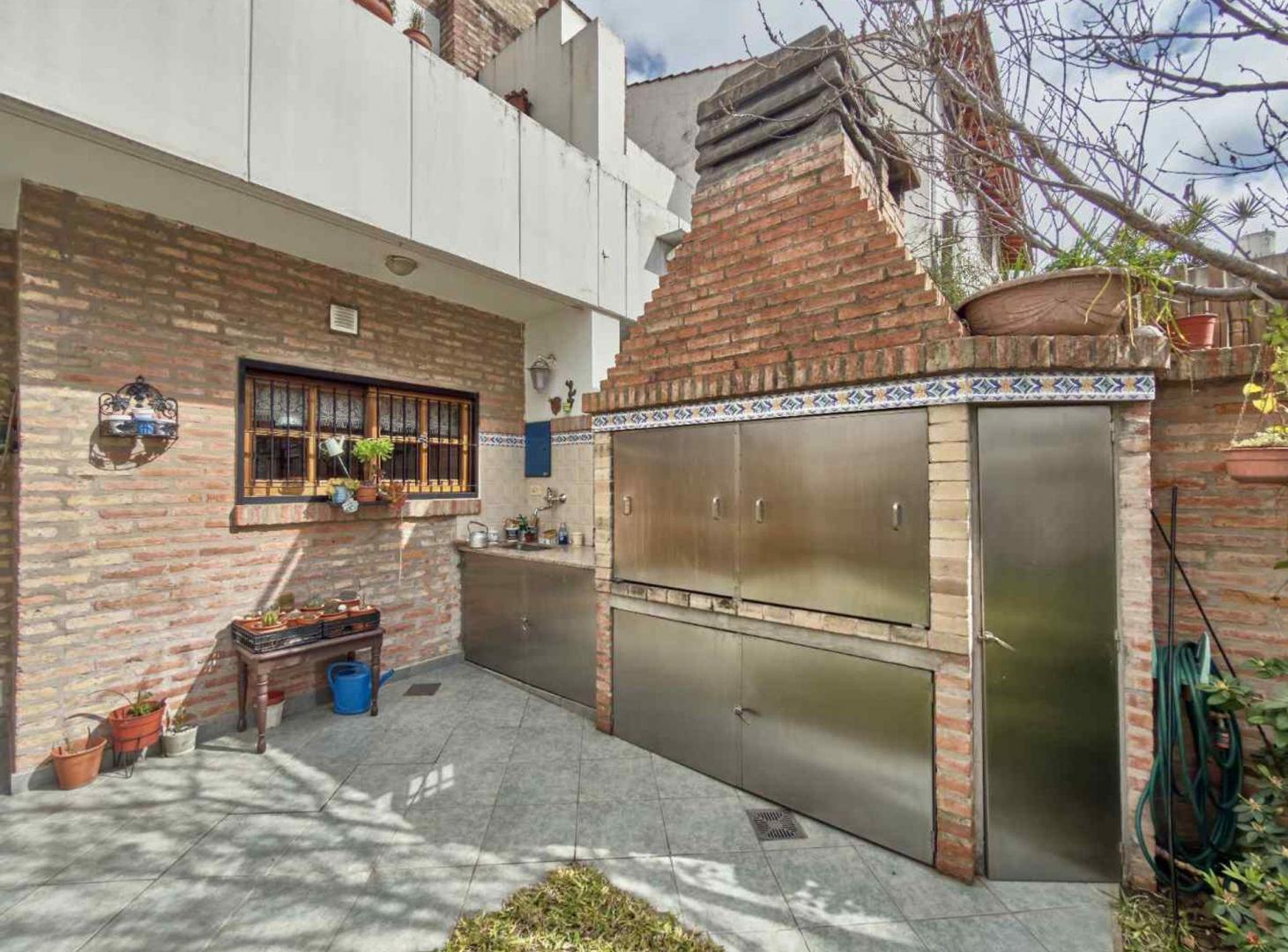 Foto de Venta triplex 6 amb, jardin y coch, Villa Urquiza, imagen 4