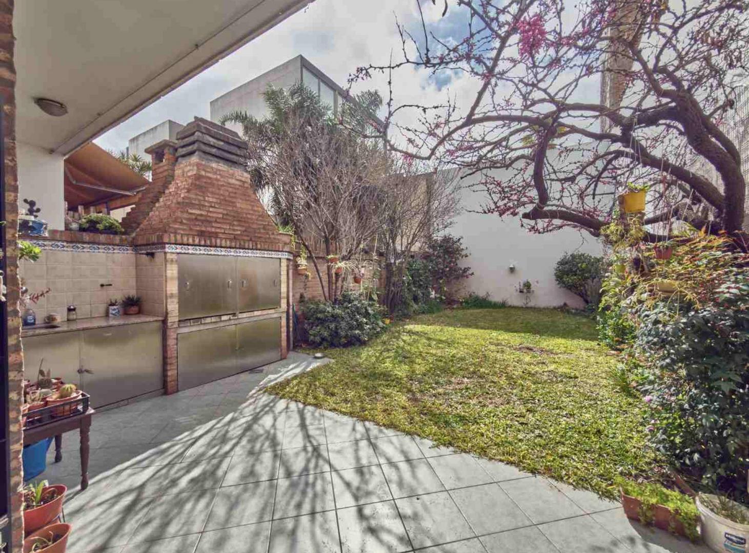 Foto de Venta triplex 6 amb, jardin y coch, Villa Urquiza, imagen 1
