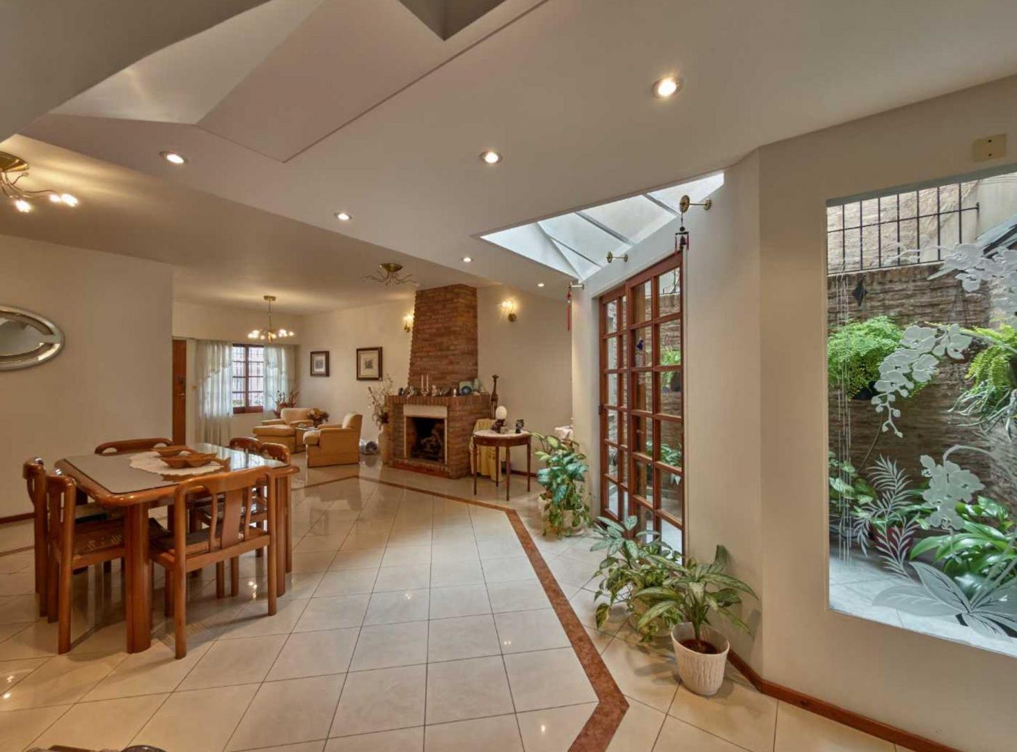 Foto de Venta triplex 6 amb, jardin y coch, Villa Urquiza, imagen 3