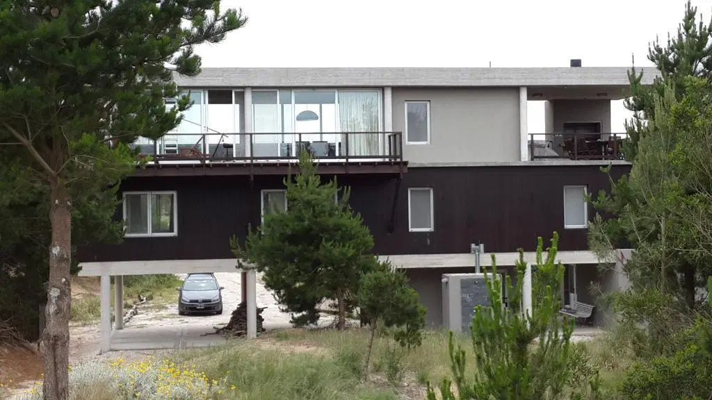 Moderna casa desarrollada en 3 plantas en El Golf 1 de Costa Esmeralda. 2