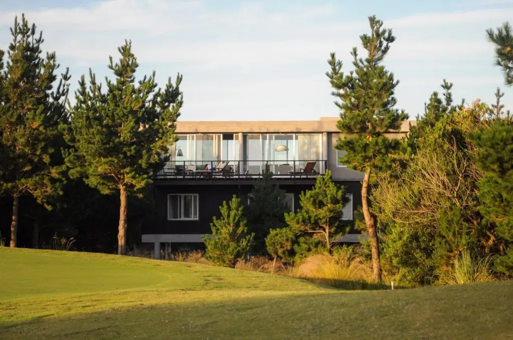 Moderna casa desarrollada en 3 plantas en El Golf 1 de Costa Esmeralda. 1