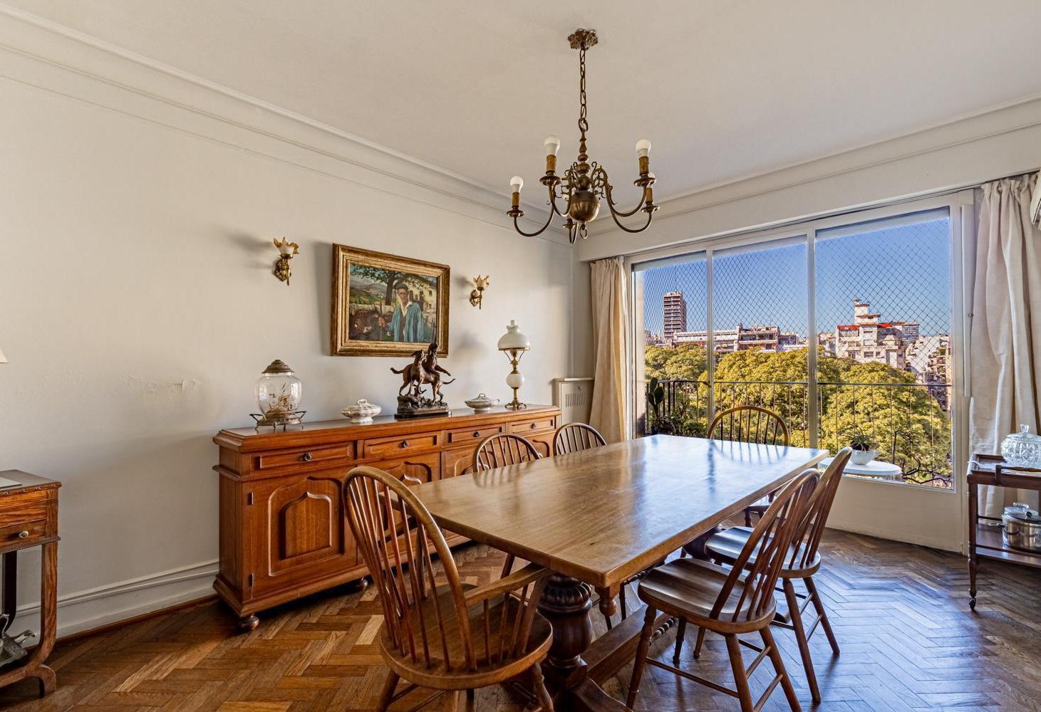 Venta piso de 4 ambientes con cochera en plaza Vicente Lopez Recoleta
