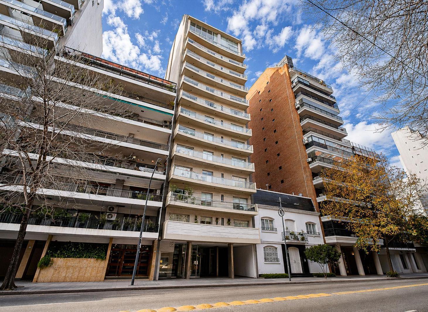 Venta semipiso 4 ambientes en Belgrano con 2 cocheras