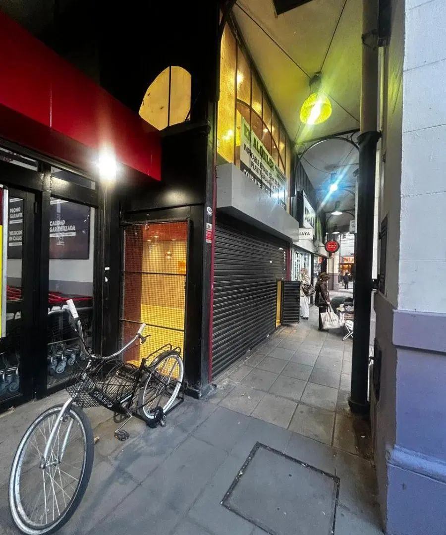 LOCAL EN RECOLETA, PLAZA VICENTE LOPEZ (50 M²) - IMPECABLE. 4
