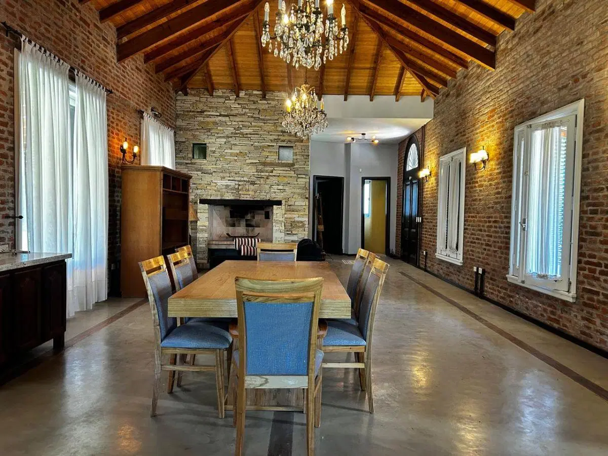 Casona Estilo (350 M²) en Terreno de 1.600 m². 8