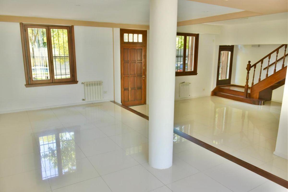 Foto de ALQUILER - Señorial Casa Moderna, imagen 3
