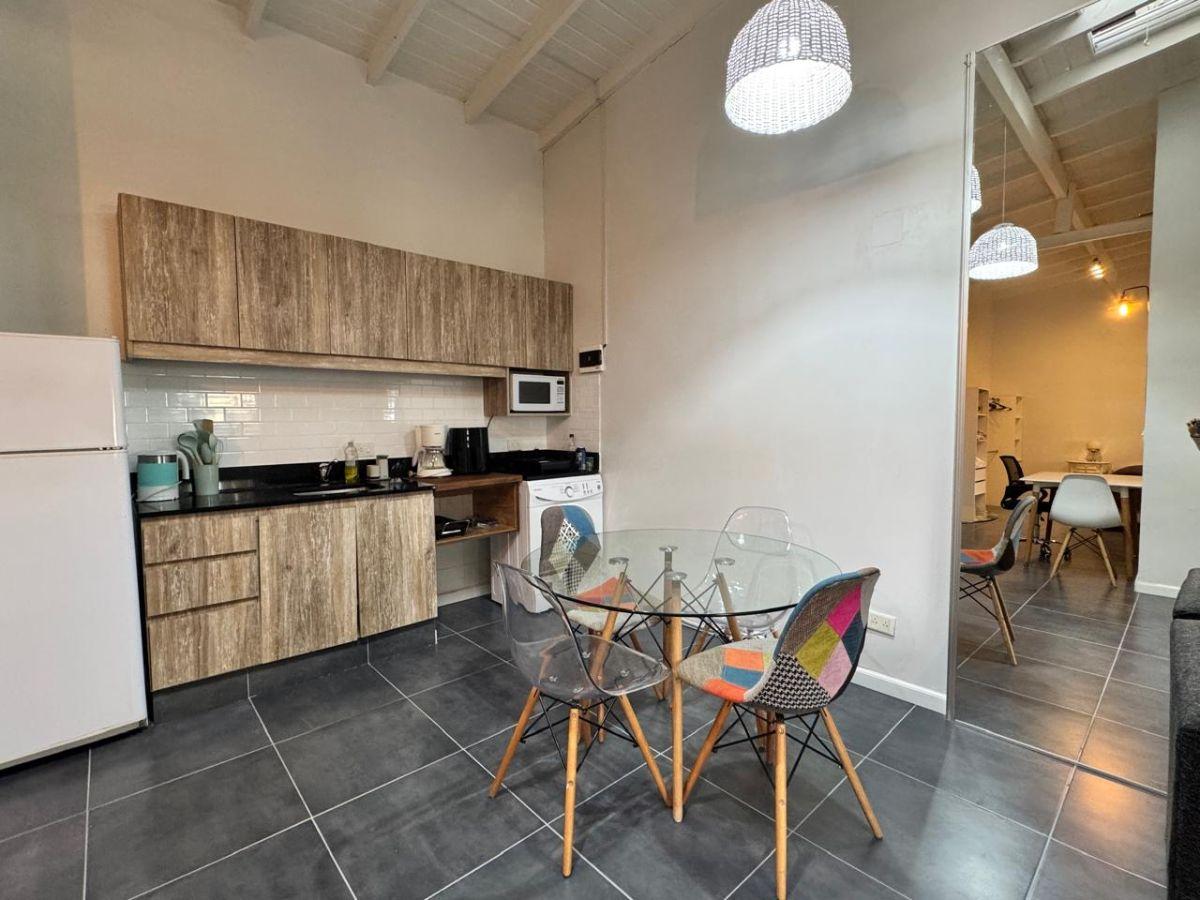 Foto de Estudio moderno con espacio de trabajo, imagen 5