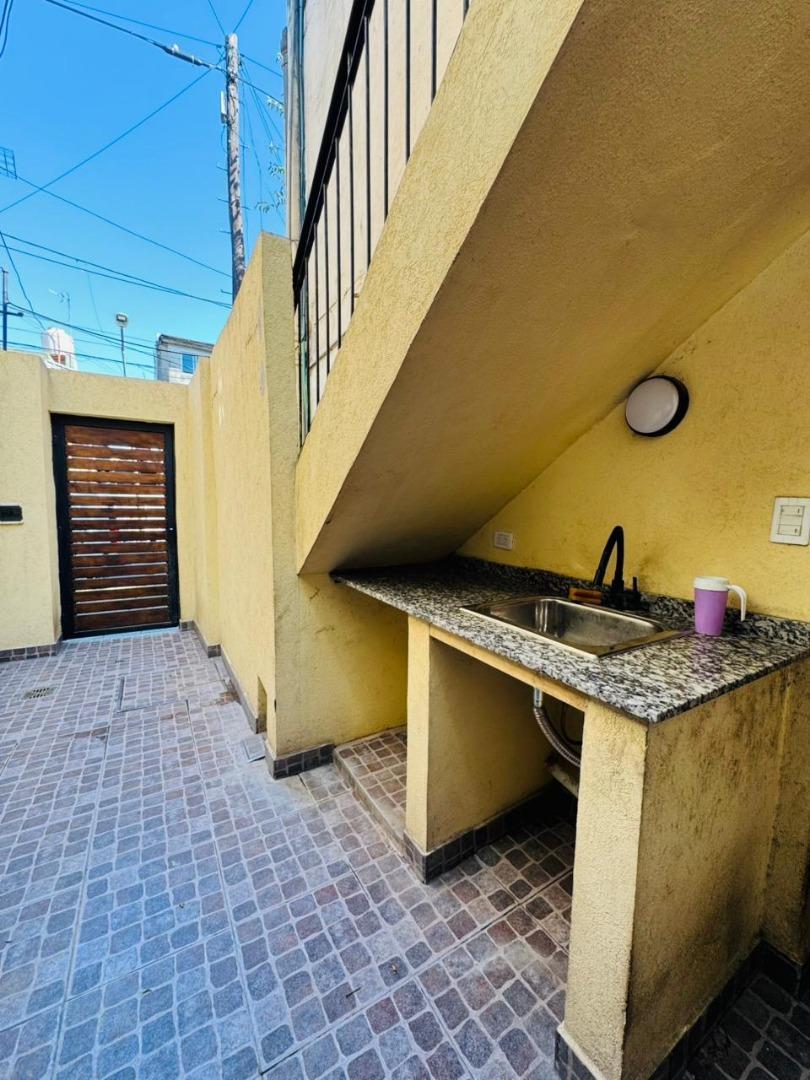 casa tipo PH en planta baja al frente APTO CREDITO