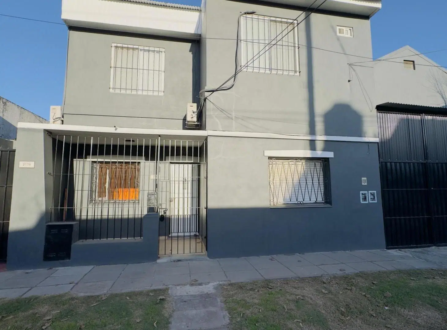 casa con patio disponible en alquiler 1