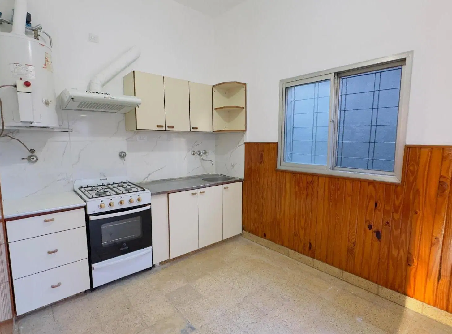 casa con patio disponible en alquiler 4