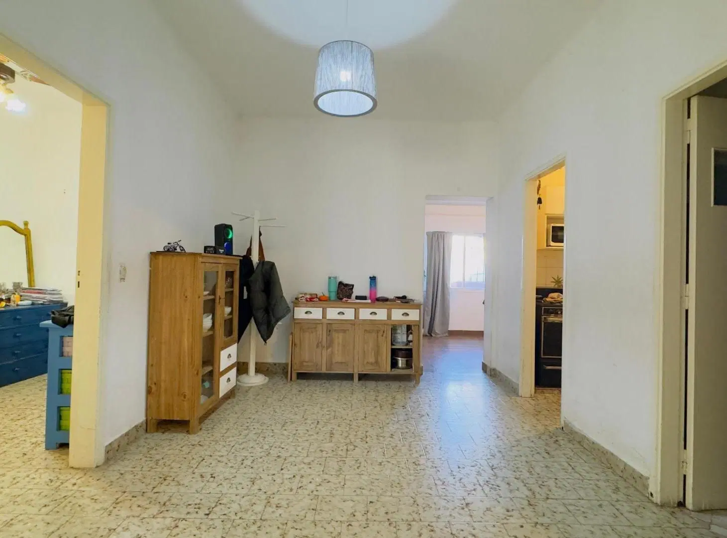 Casa en lote propio con jardín y cocheras 2
