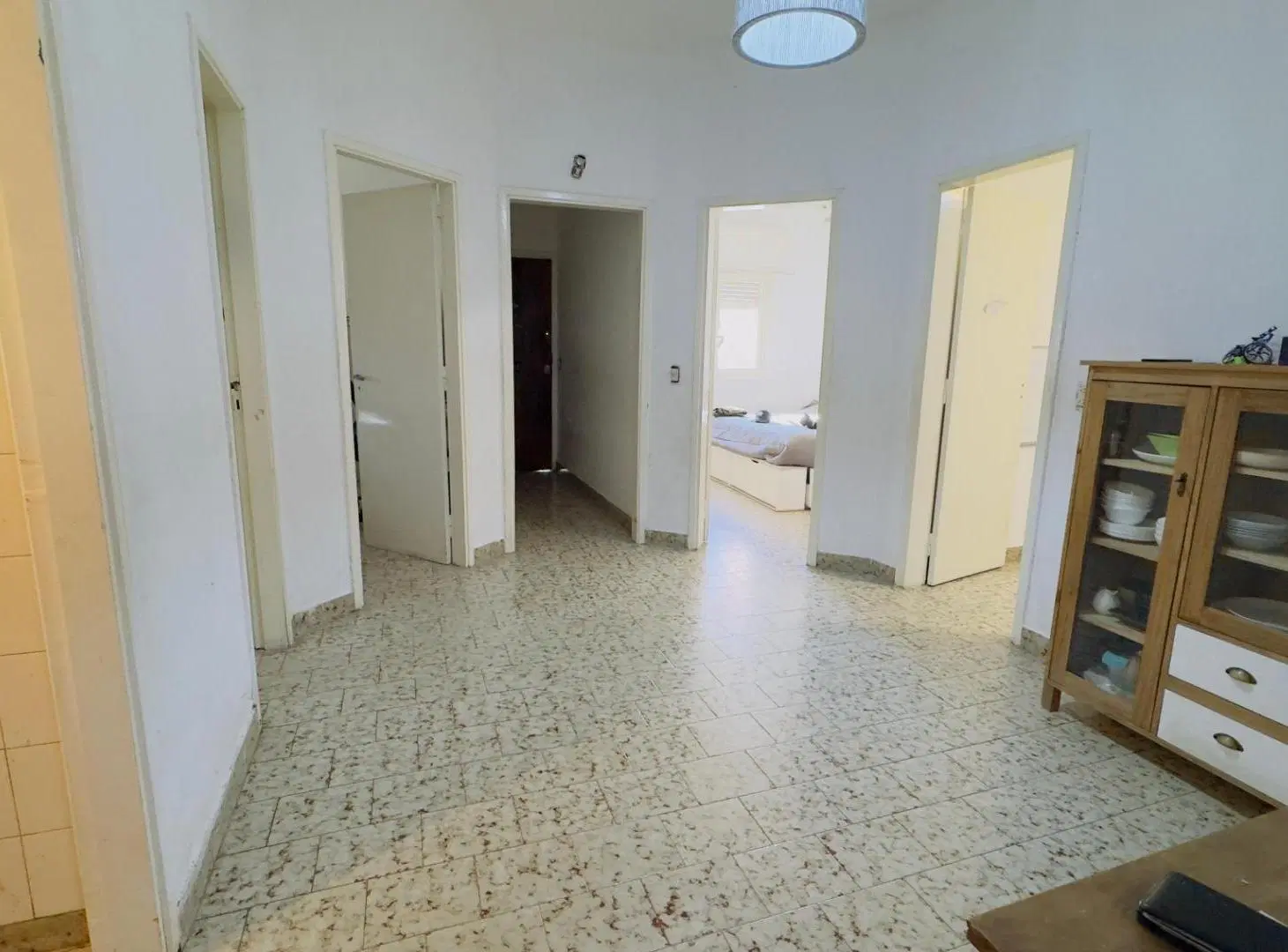 Casa en lote propio con jardín y cocheras 3