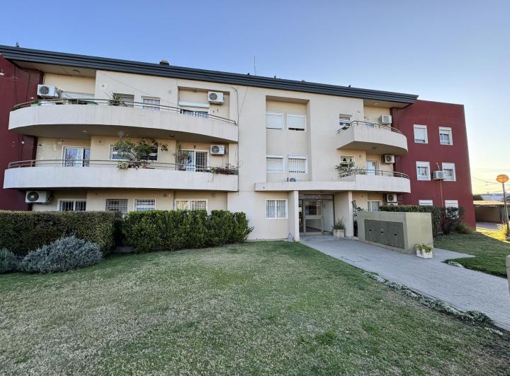 ALQUILER DEPARTAMENTO 2 DORMITORIOS  C/COCHERA CUBIERTA 4