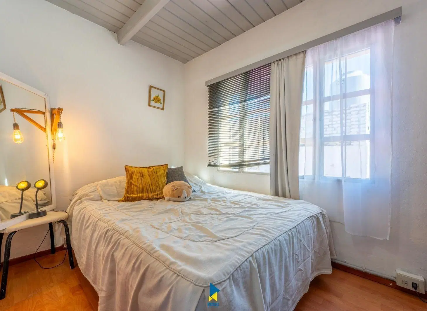 VENTA DE CASA DE 5 DORMITORIOS FRENTE A LA CAÑADA 2