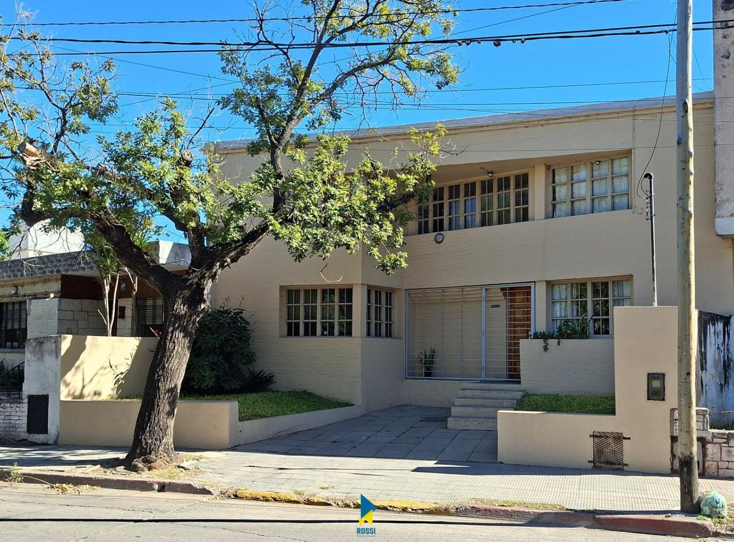VENTA DE CASA DE 5 DORMITORIOS FRENTE A LA CAÑADA
