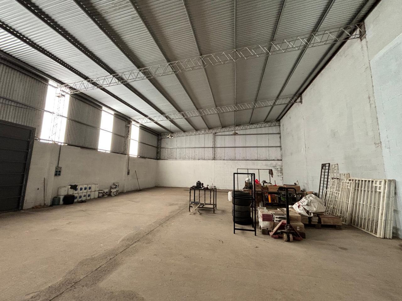 Foto de Galpón industrial en Villa María, sobre amplio terreno de 898 m², imagen 3