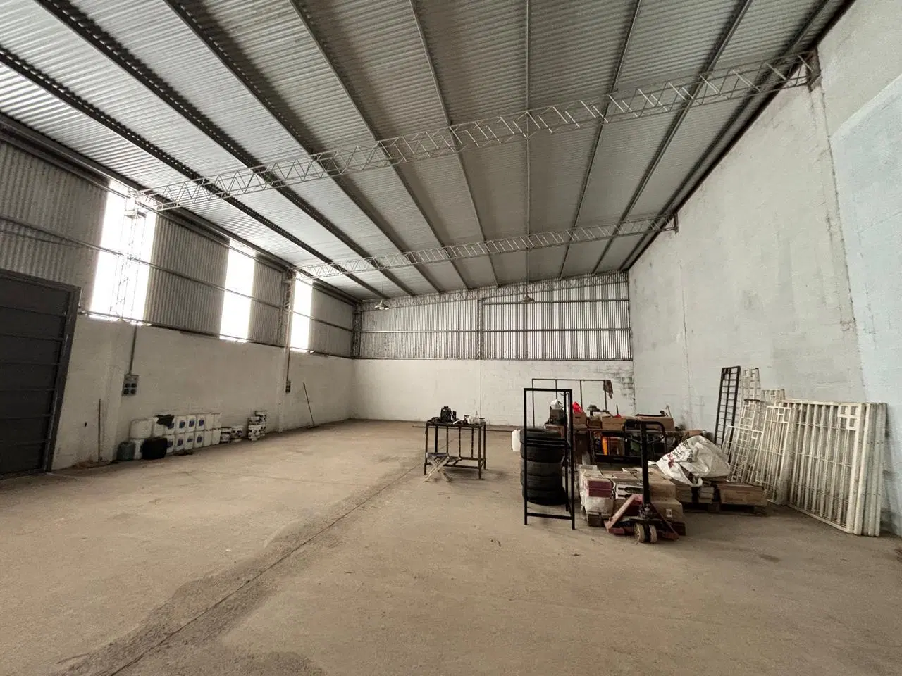 Galpón industrial en Villa María, sobre amplio terreno de 898 m² 3