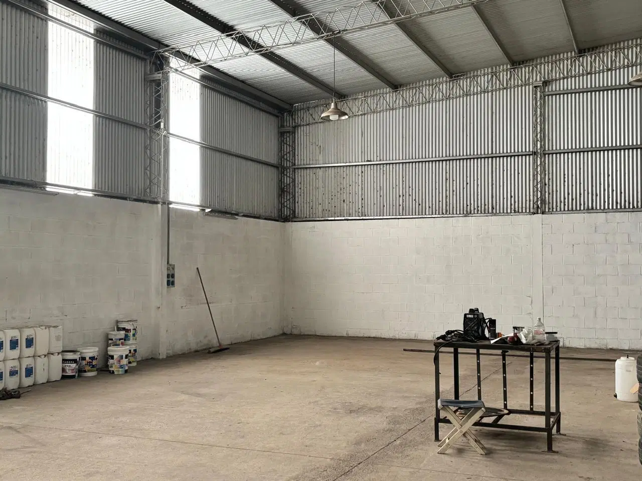 Galpón industrial en Villa María, sobre amplio terreno de 898 m² 2