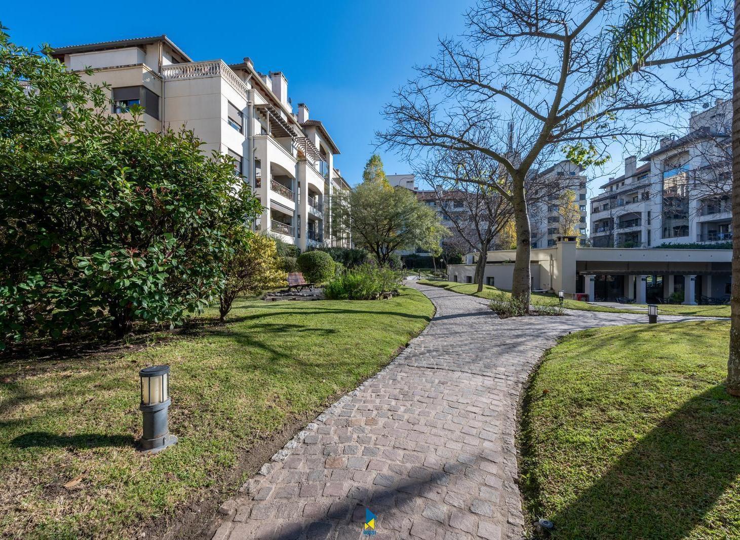 VENTA DE DEPARTAMENTO DE 1 DORMITORIO CON PILETA Y COCHERA EN CASONAS DEL SUR