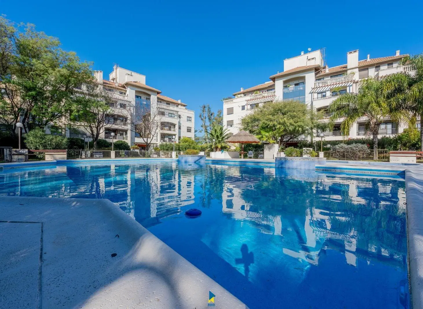 VENTA DE DEPARTAMENTO DE 1 DORMITORIO CON PILETA Y COCHERA EN CASONAS DEL SUR 4
