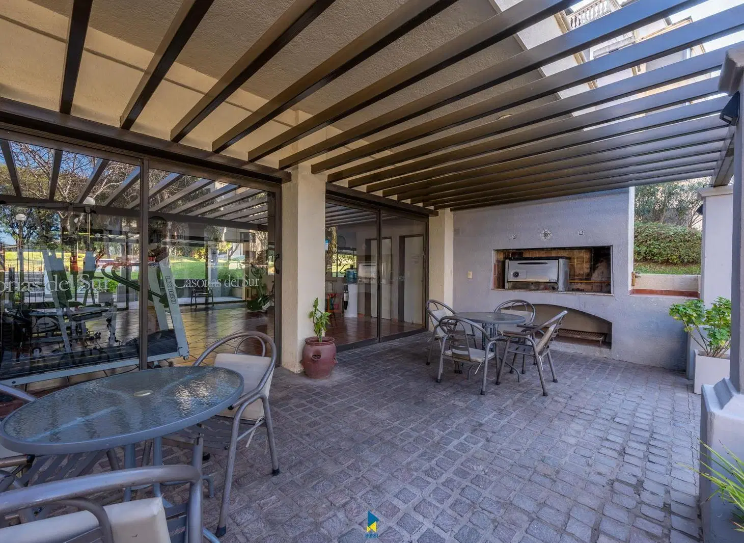 VENTA DE DEPARTAMENTO DE 1 DORMITORIO CON PILETA Y COCHERA EN CASONAS DEL SUR 3