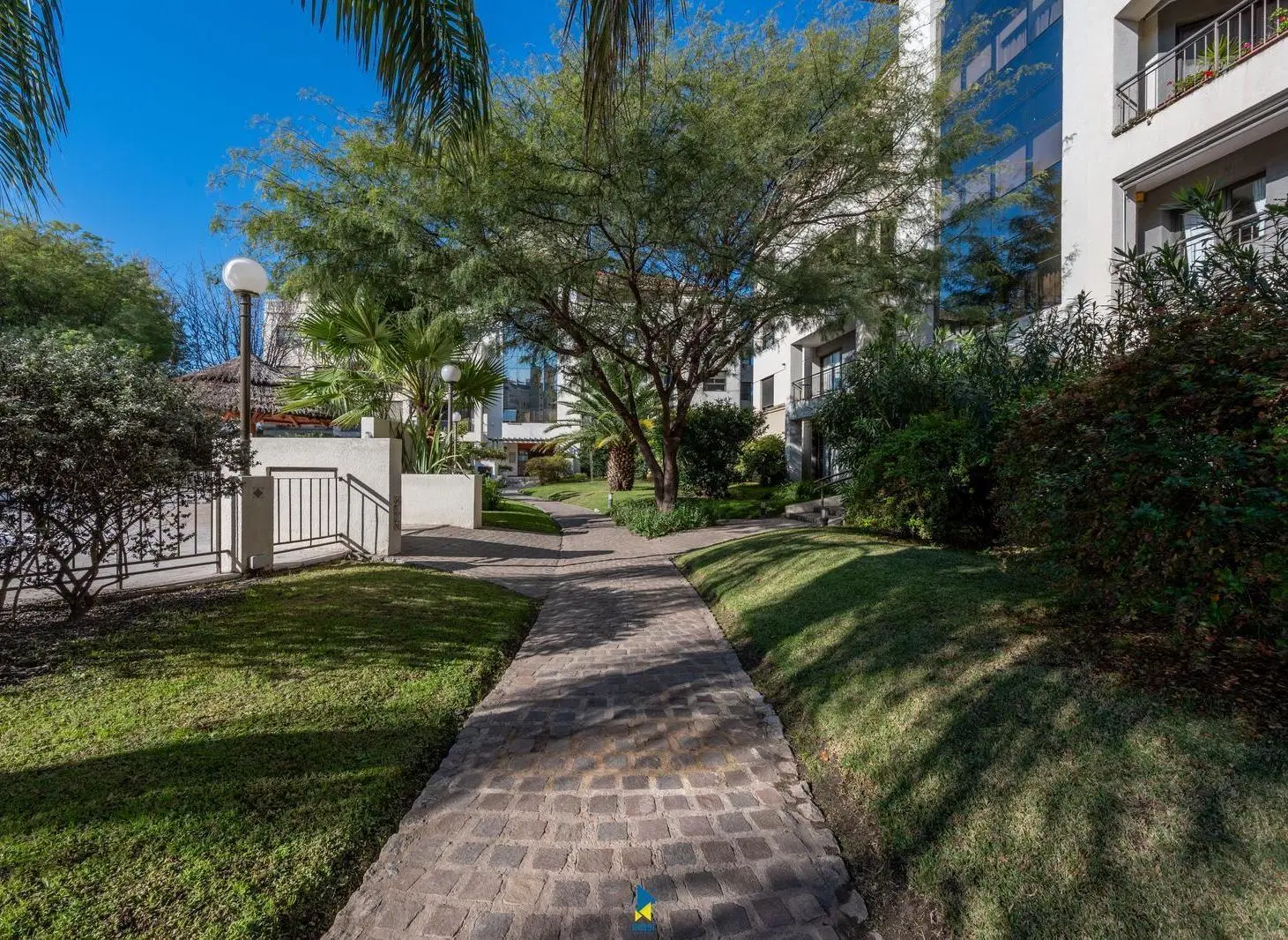 VENTA DE DEPARTAMENTO DE 1 DORMITORIO CON PILETA Y COCHERA EN CASONAS DEL SUR 5