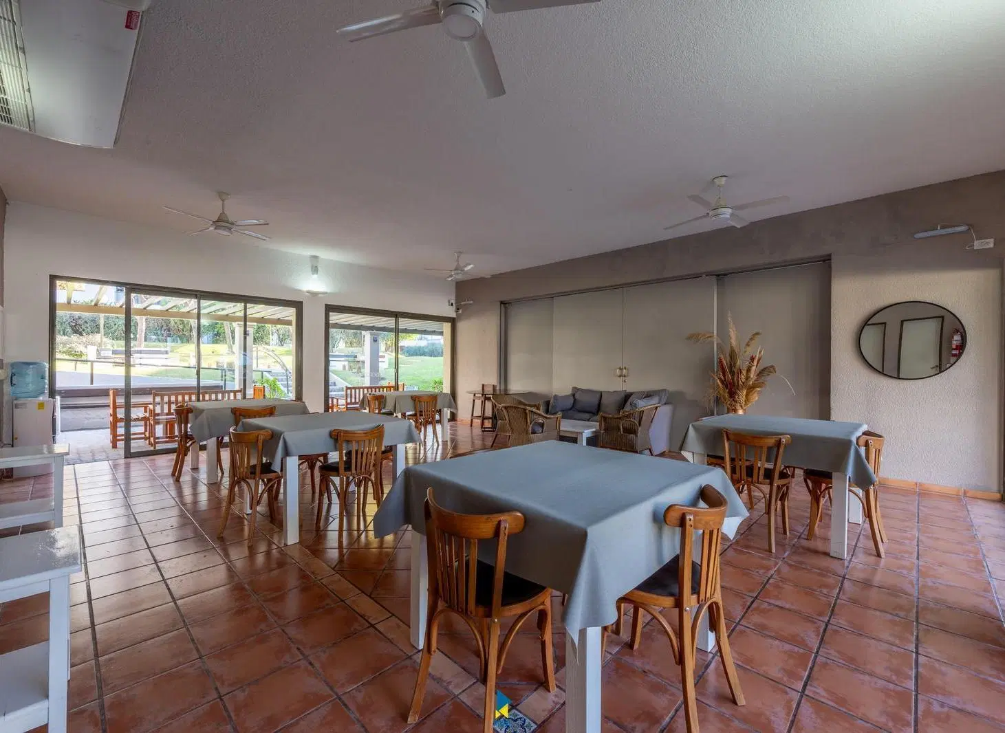 VENTA DE DEPARTAMENTO DE 1 DORMITORIO CON PILETA Y COCHERA EN CASONAS DEL SUR 2