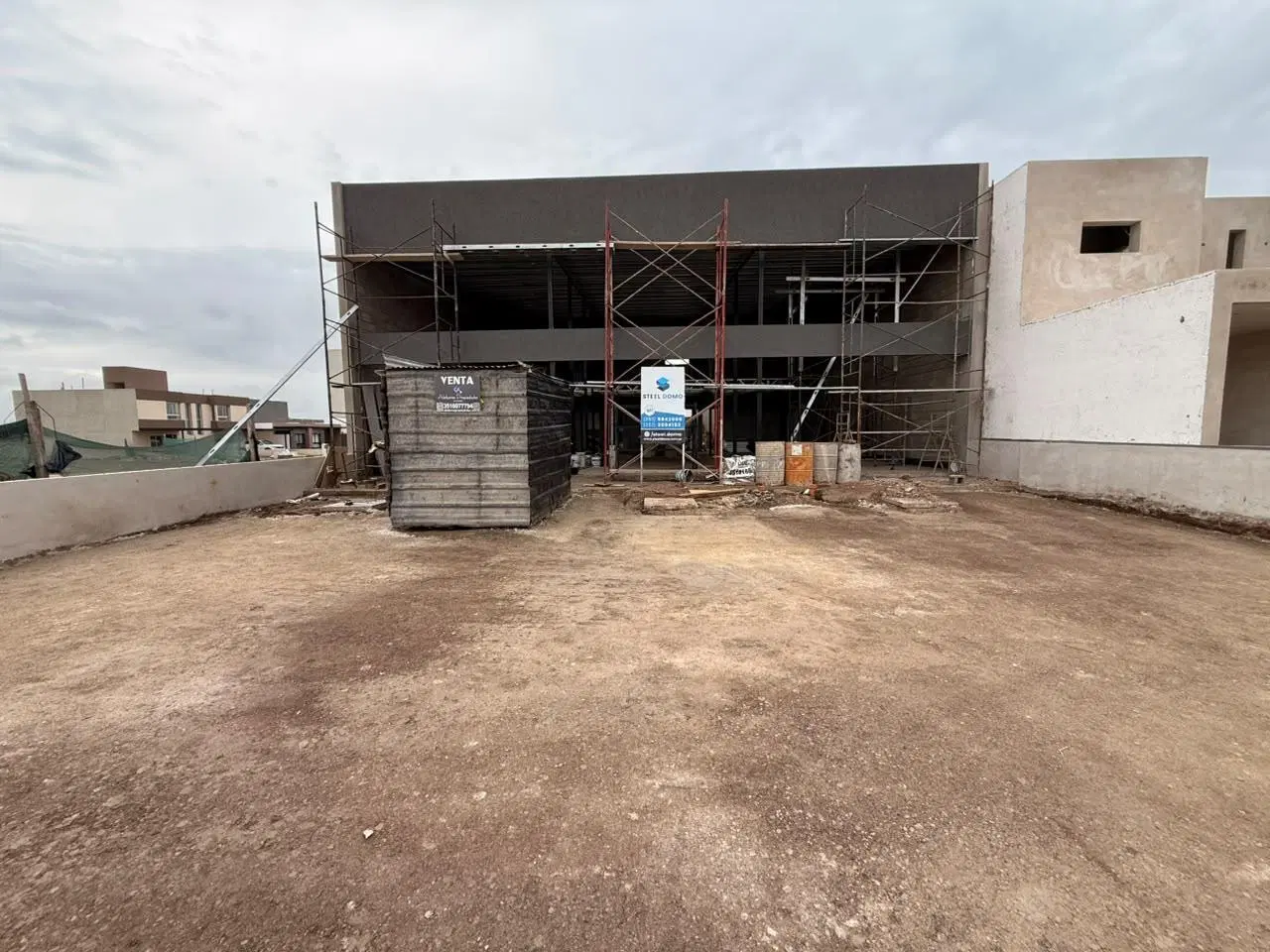 VENTA DE LOCAL COMERCIAL A TERMINAR SOBRE BOULEVARD PRINCIPAL EN DOCTA 3
