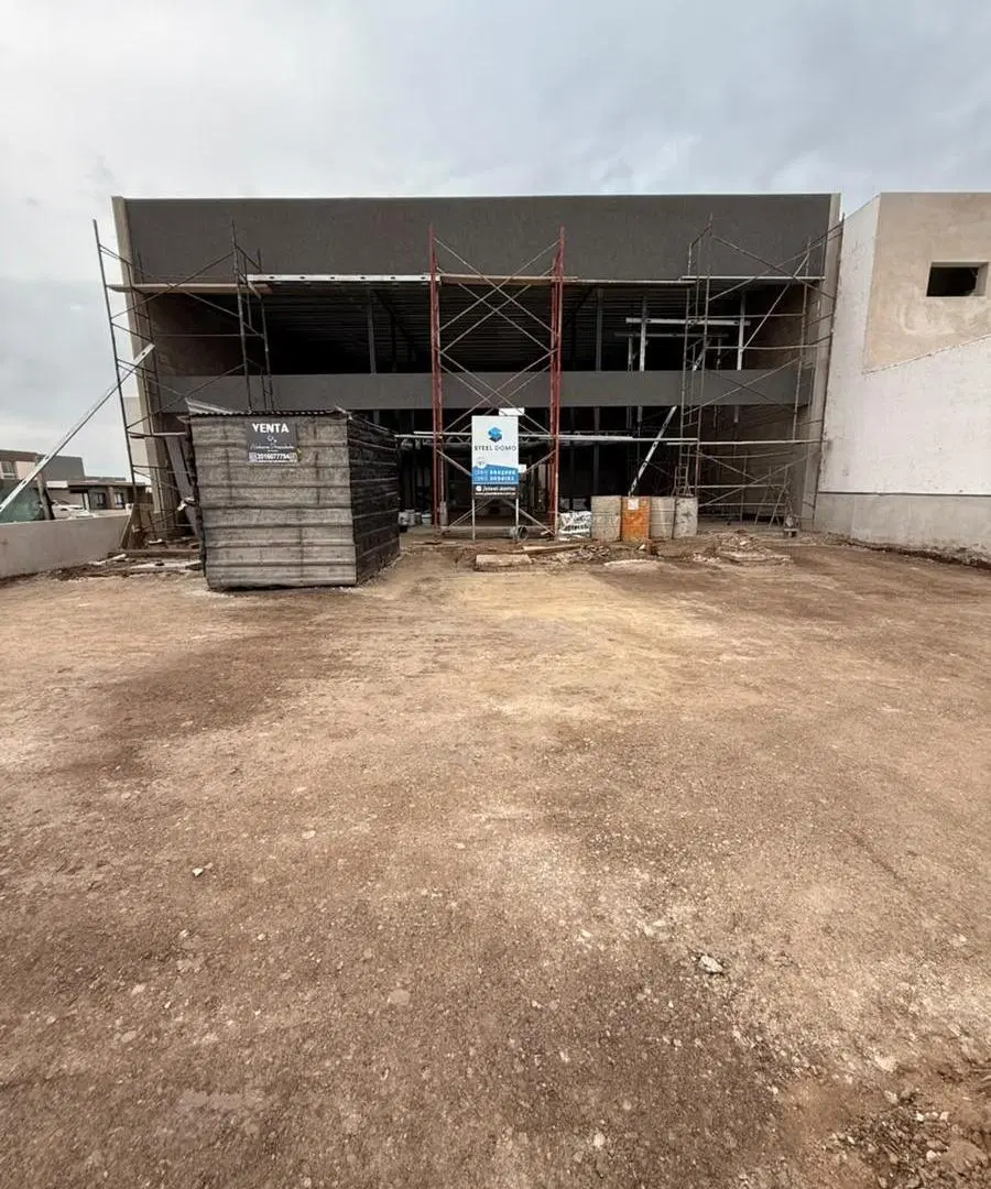 VENTA DE LOCAL COMERCIAL A TERMINAR SOBRE BOULEVARD PRINCIPAL EN DOCTA 2