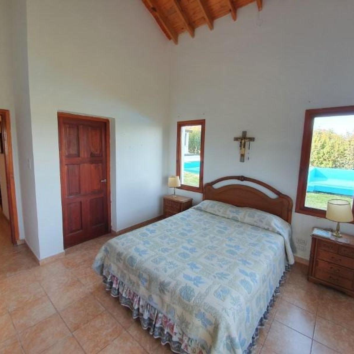 Foto de Casa De Tres Dormitorios Con Pileta, Barrio Los Algarrobos, imagen 3