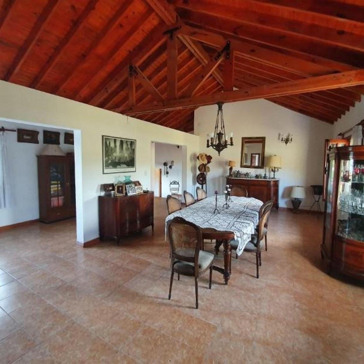 Foto de Casa De Tres Dormitorios Con Pileta, Barrio Los Algarrobos, imagen 1