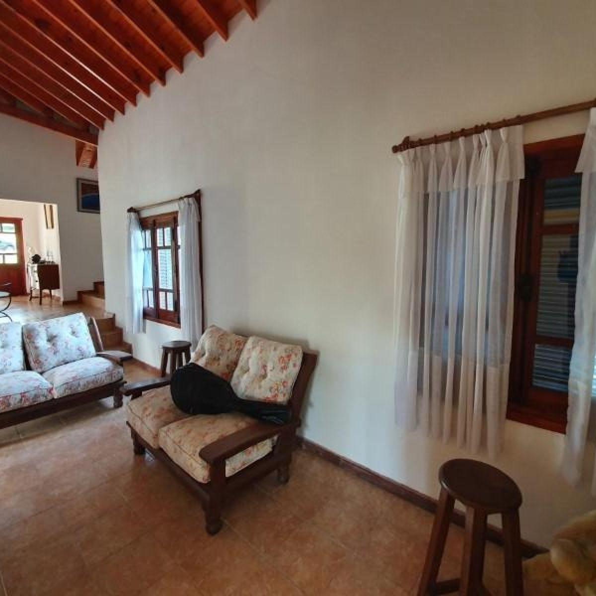 Foto de Casa De Tres Dormitorios Con Pileta, Barrio Los Algarrobos, imagen 2