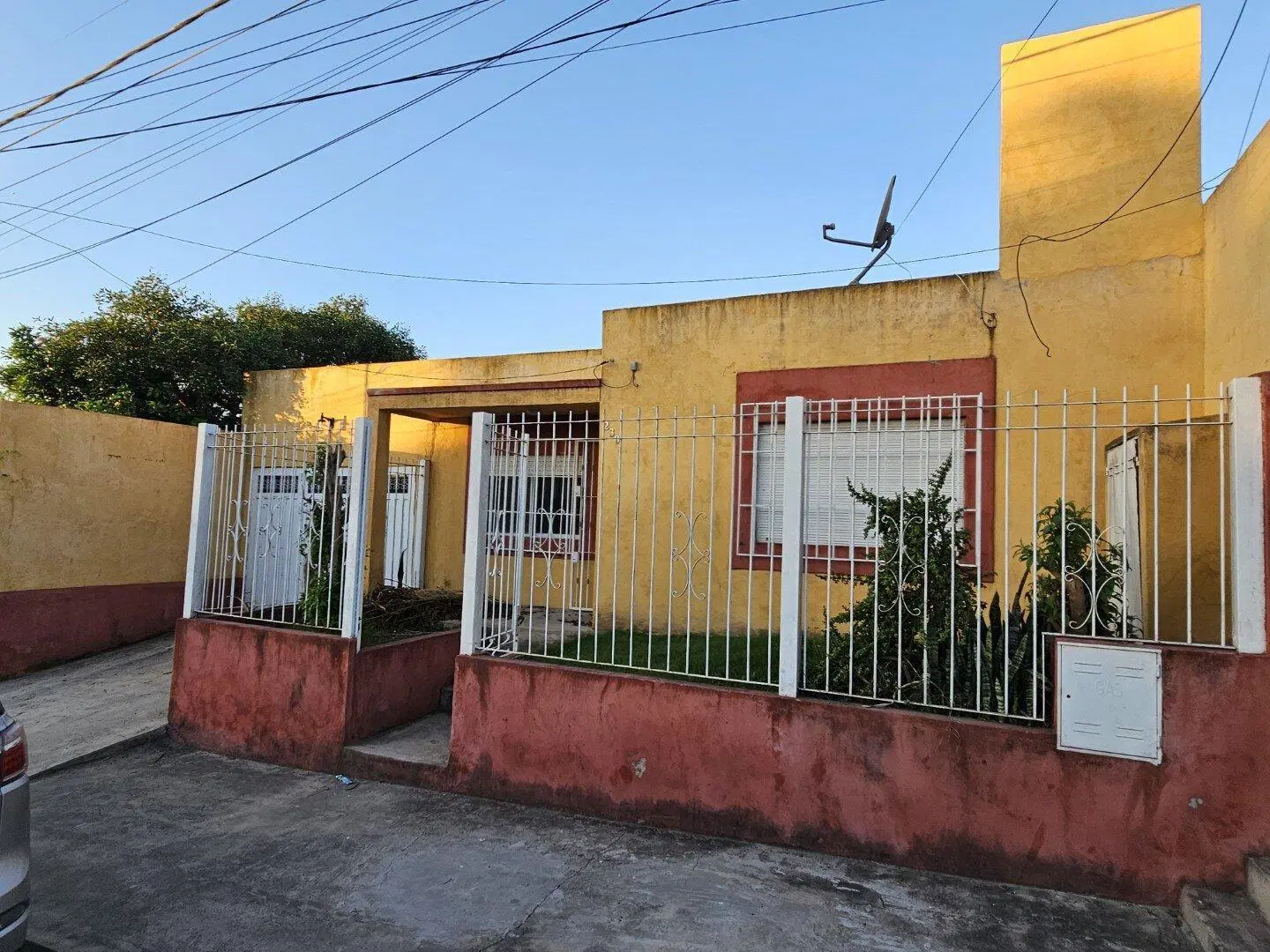 VENTA | Casa de 2 dormitorios con cochera y patio con parrillero - América 230 – Victoria, Entre Río 2