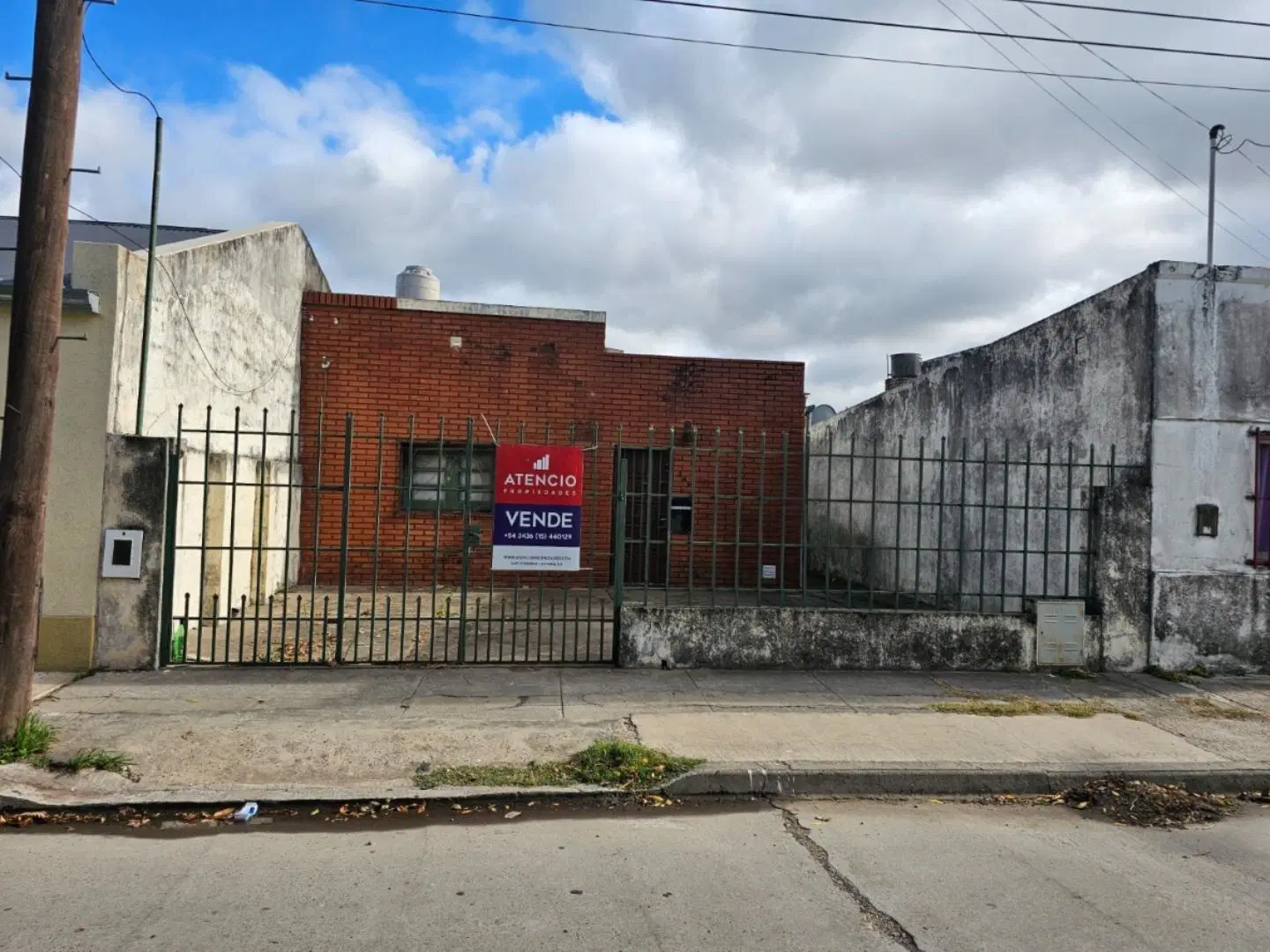 VENTA | Casa a refaccionar con jardín y espacio para vehículos - Junín 340 3