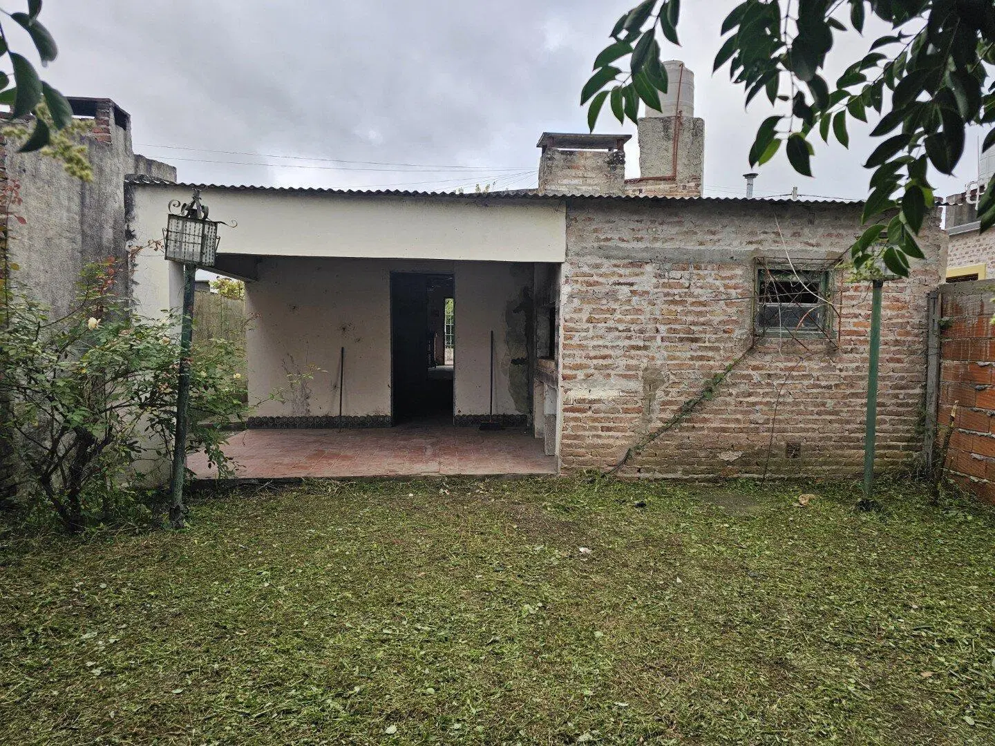 VENTA | Casa a refaccionar con jardín y espacio para vehículos - Junín 340 4