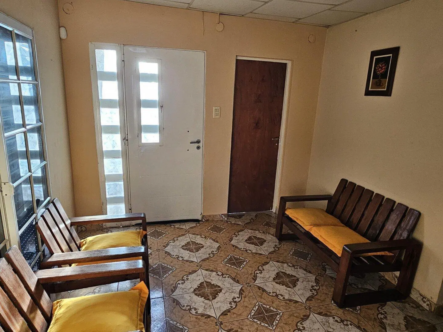VENTA | Casa de 1 dormitorio con patio y espacio para vehículo! Montenegro e/ Los Cardenales y Los P 8