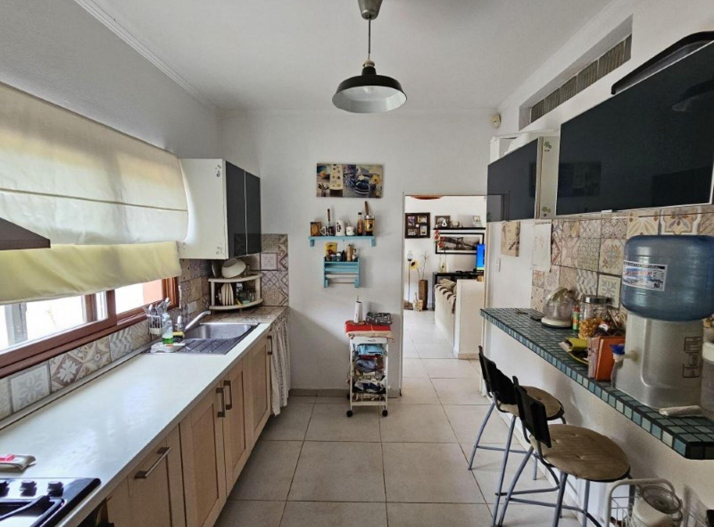 Foto de Casa de 3 dormitorios, 2 baños! Cochera, patio con pileta y todos los, imagen 4